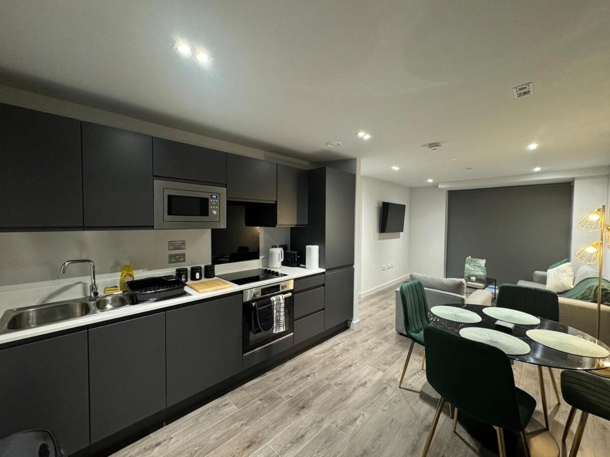 Modern 2-Bedroom Apartment In Heart Of ลิเวอร์พูล ภายนอก รูปภาพ