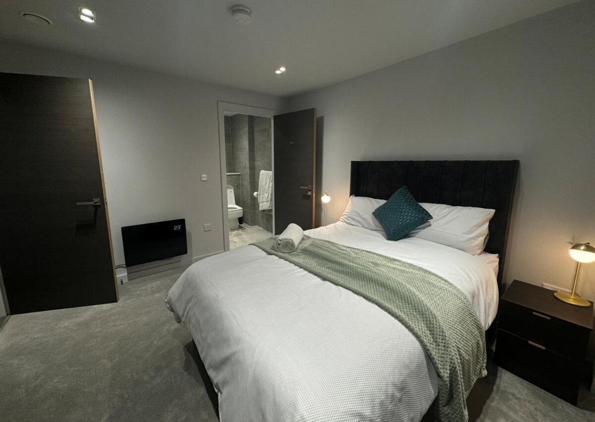 Modern 2-Bedroom Apartment In Heart Of ลิเวอร์พูล ภายนอก รูปภาพ
