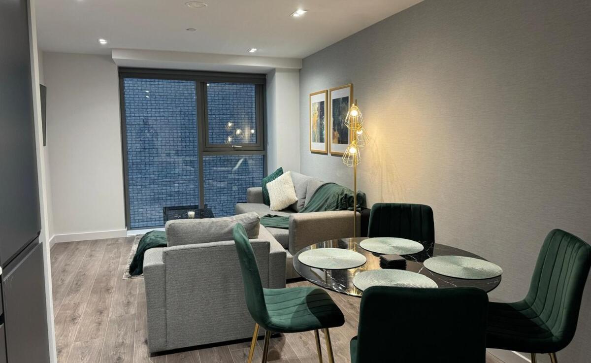 Modern 2-Bedroom Apartment In Heart Of ลิเวอร์พูล ภายนอก รูปภาพ